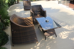 Универсален стол и маса от изкуствен ратан за всесезонно използване