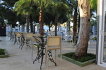 Модерни маси и столове от ратан за хотел